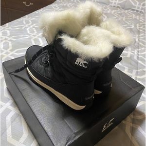 SOREL Women's Whitney™ Short Lace Boots Black/White Size US 5.5 Waterproof